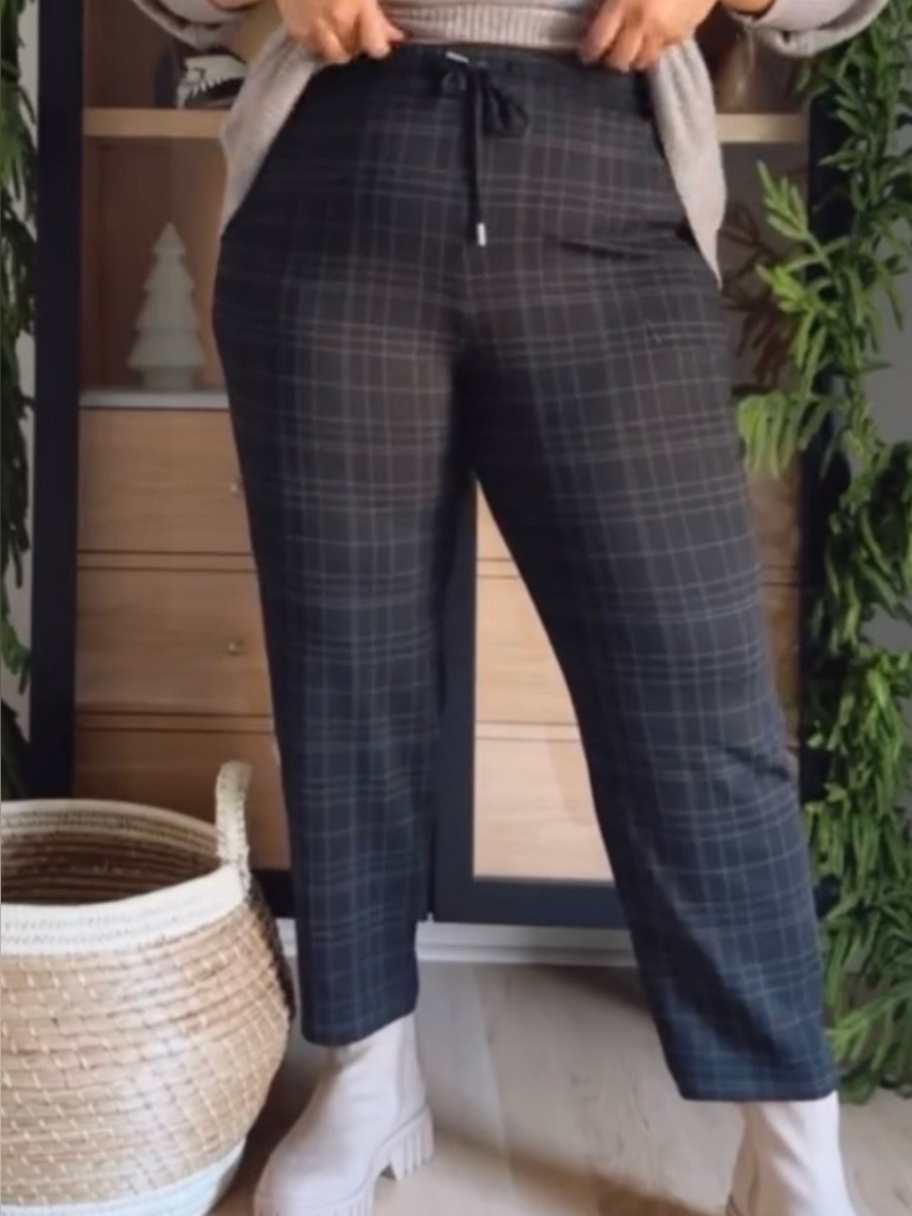 Time & Tru Women’s Pull-on Knit Pants Shadow Plaid